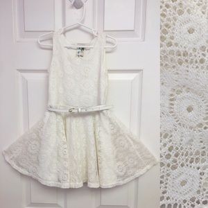 Lily Bleu Girls White Dress w/ Belt - Size 5
